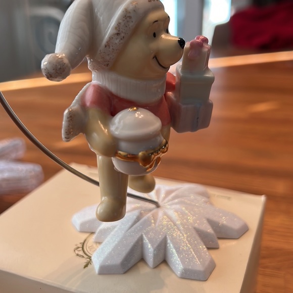 Lenox Winnie the Pooh 2004 Christmas Ornament - Picture 5 of 7